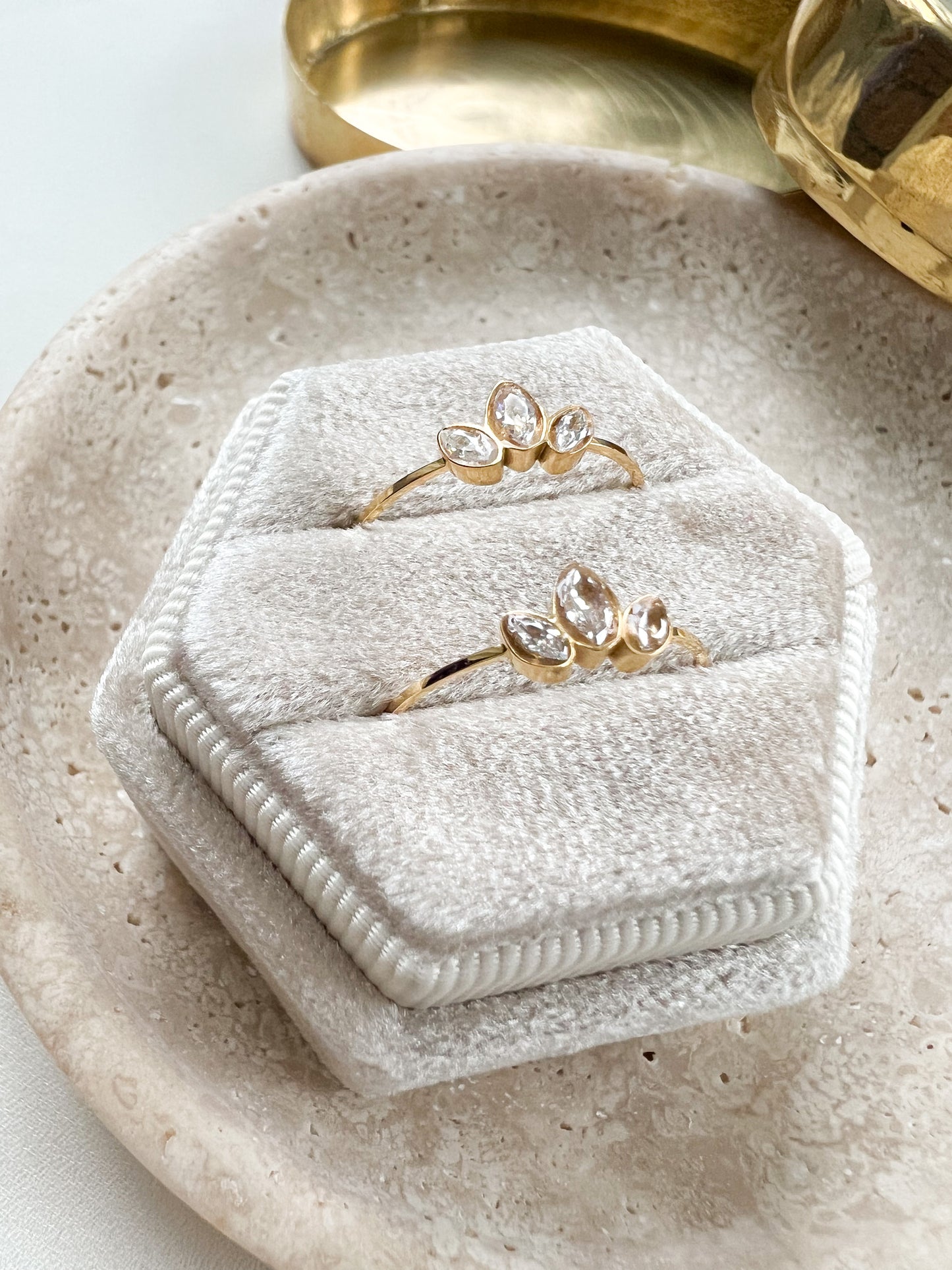 Thin Clover Ring