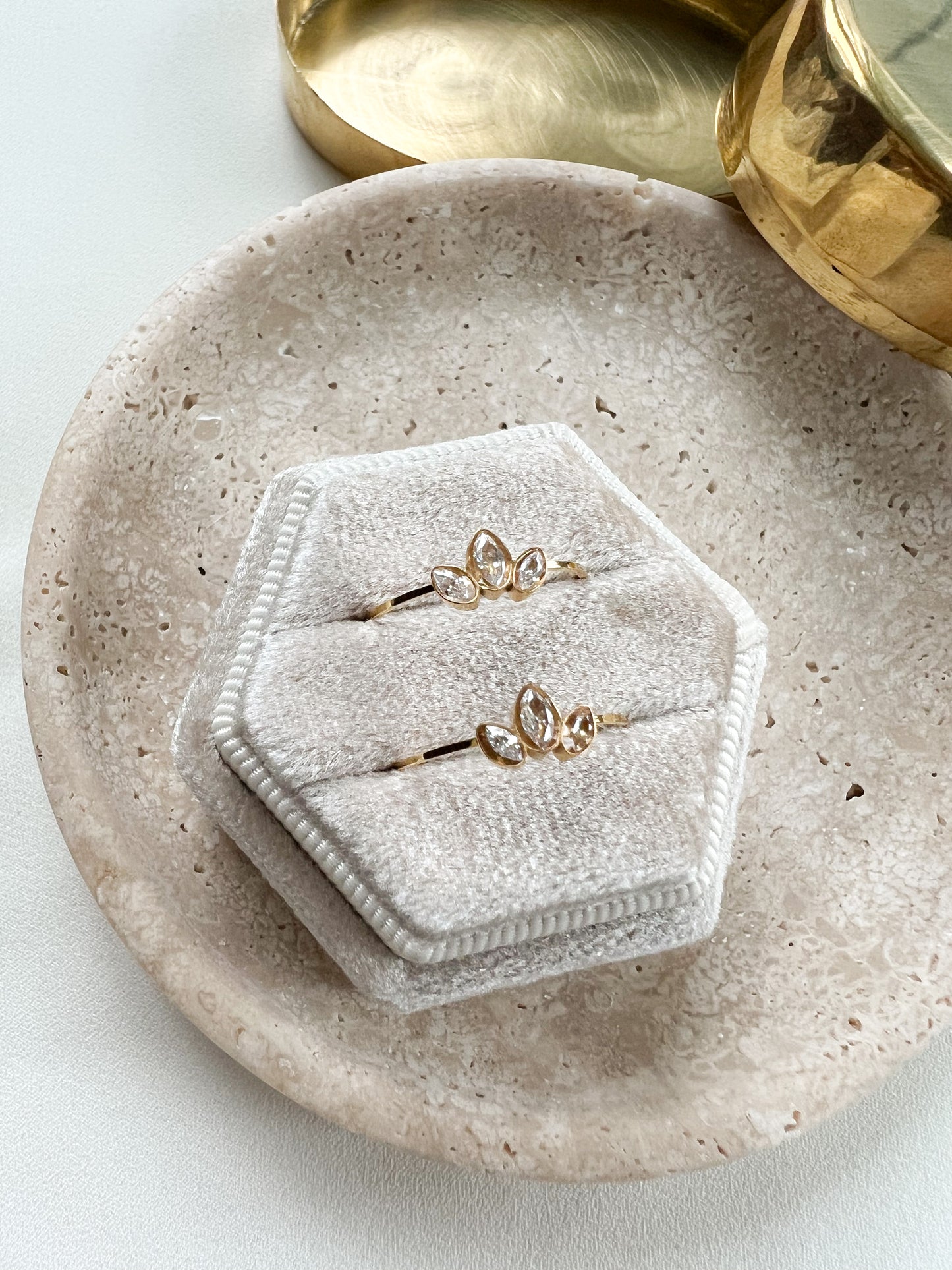 Thin Clover Ring
