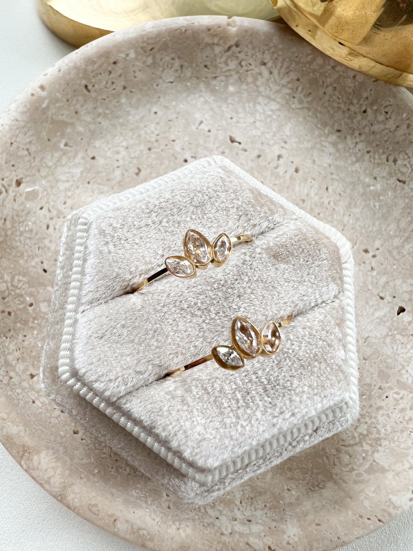 Thin Clover Ring