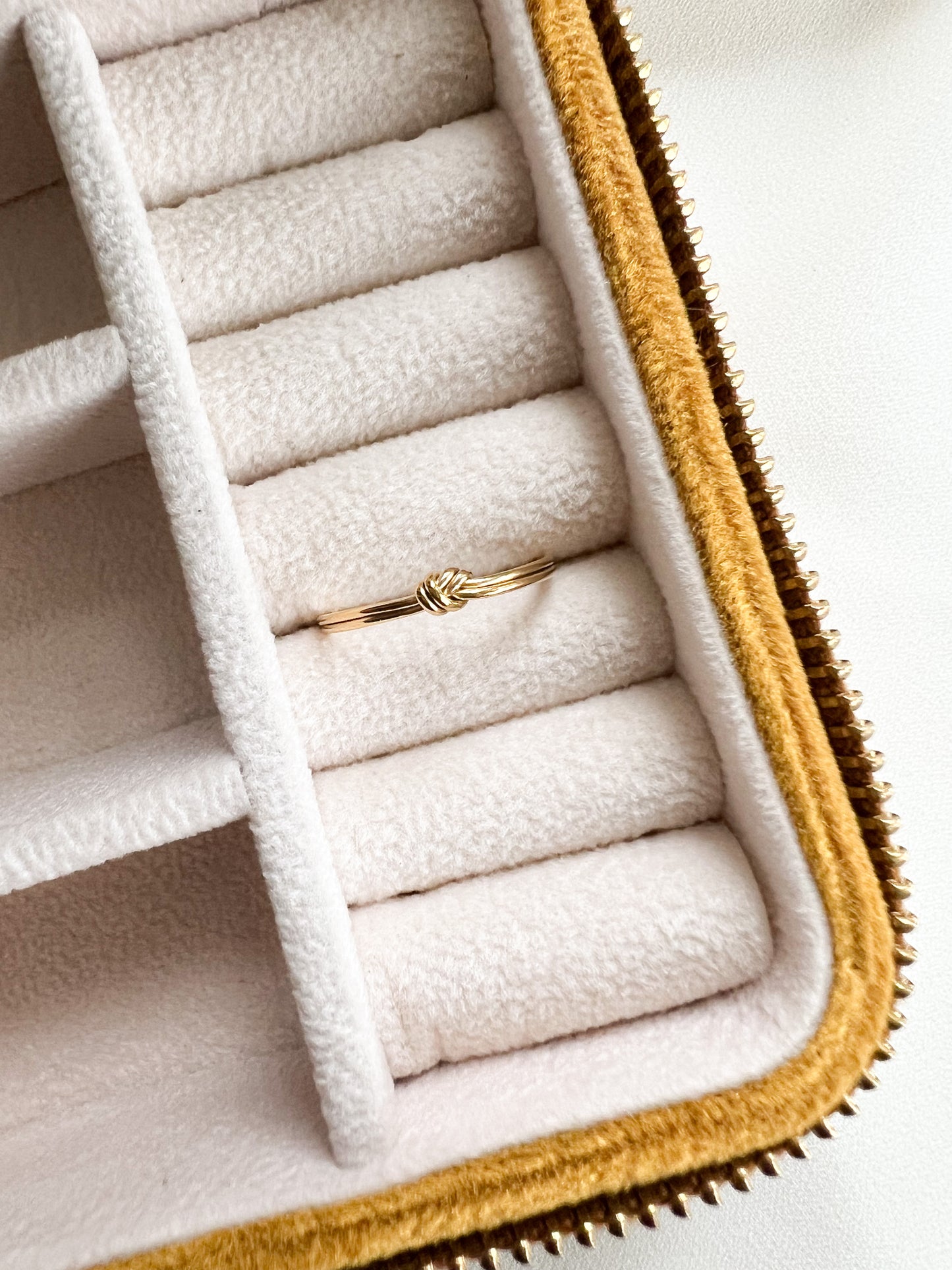 Thin Twisted Ring
