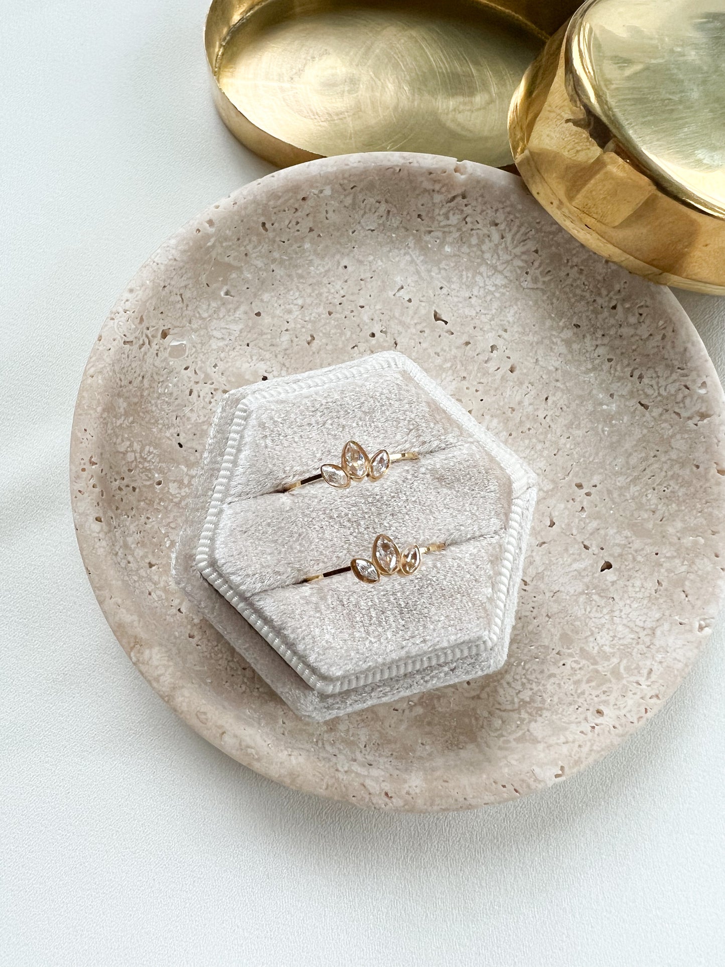 Thin Clover Ring
