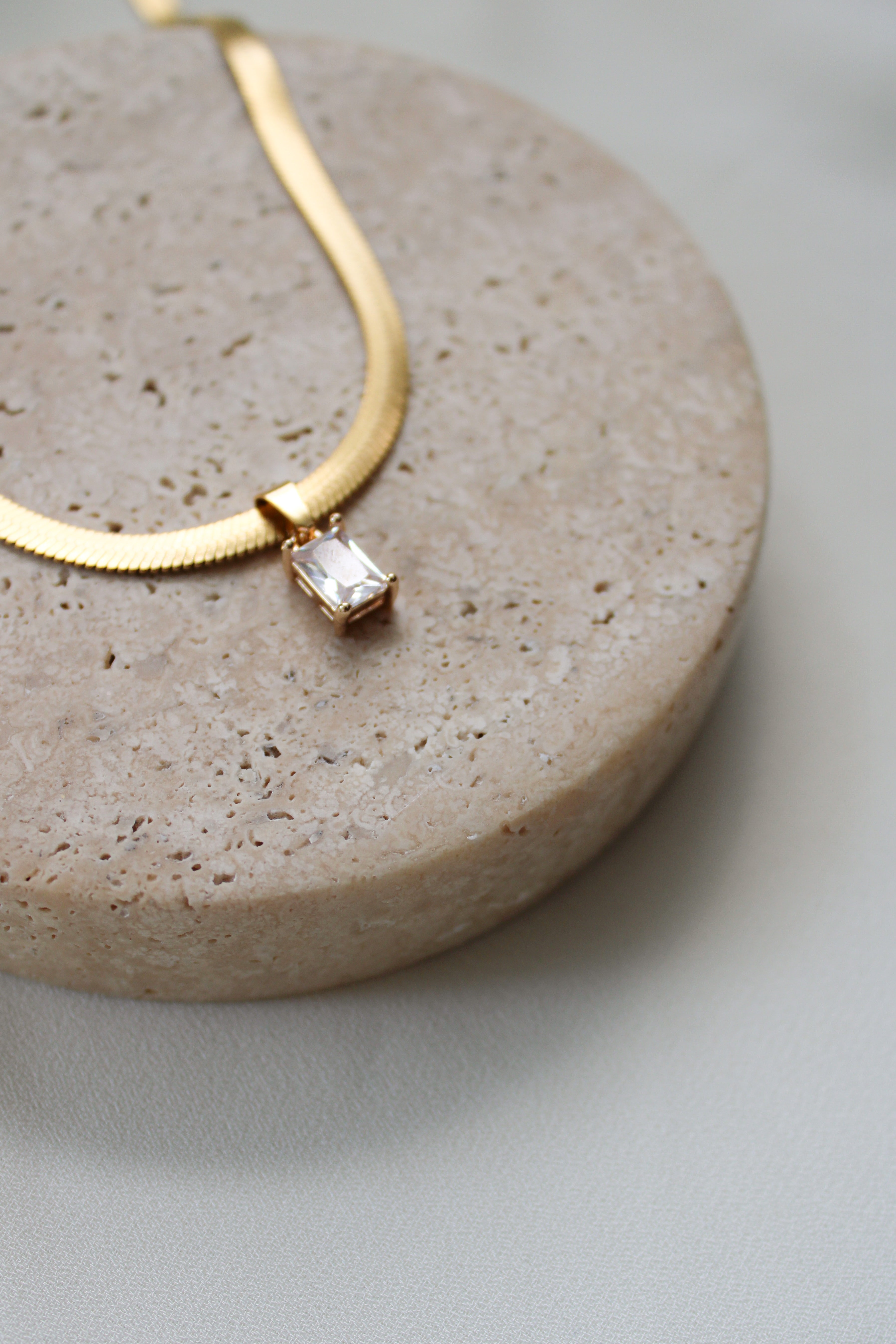 Taylor Necklace (clear)