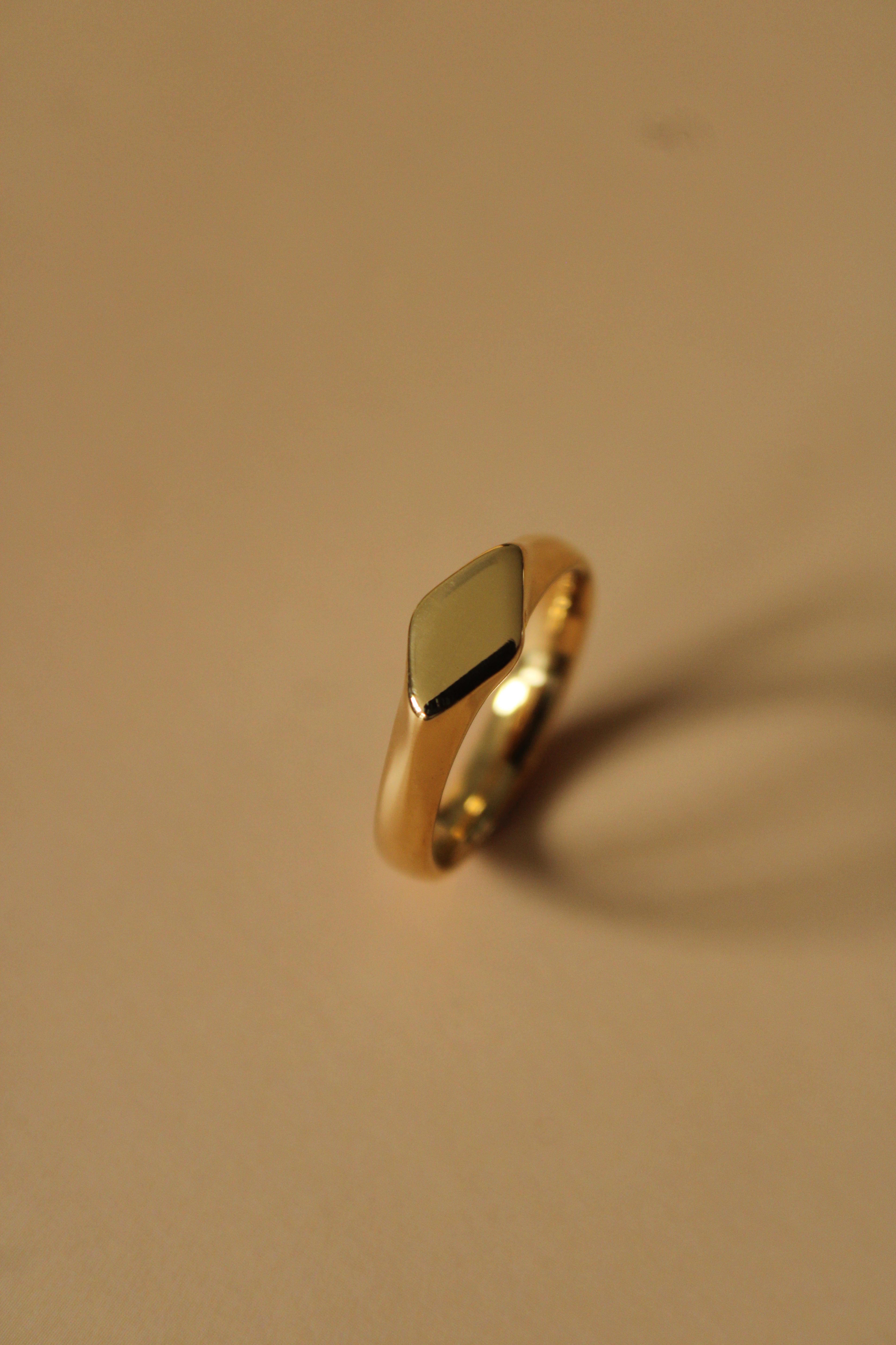Diamo Signet Ring