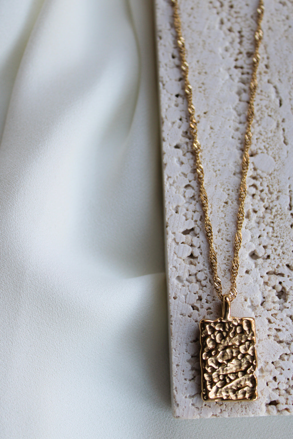 Ruffled Pendant Necklace