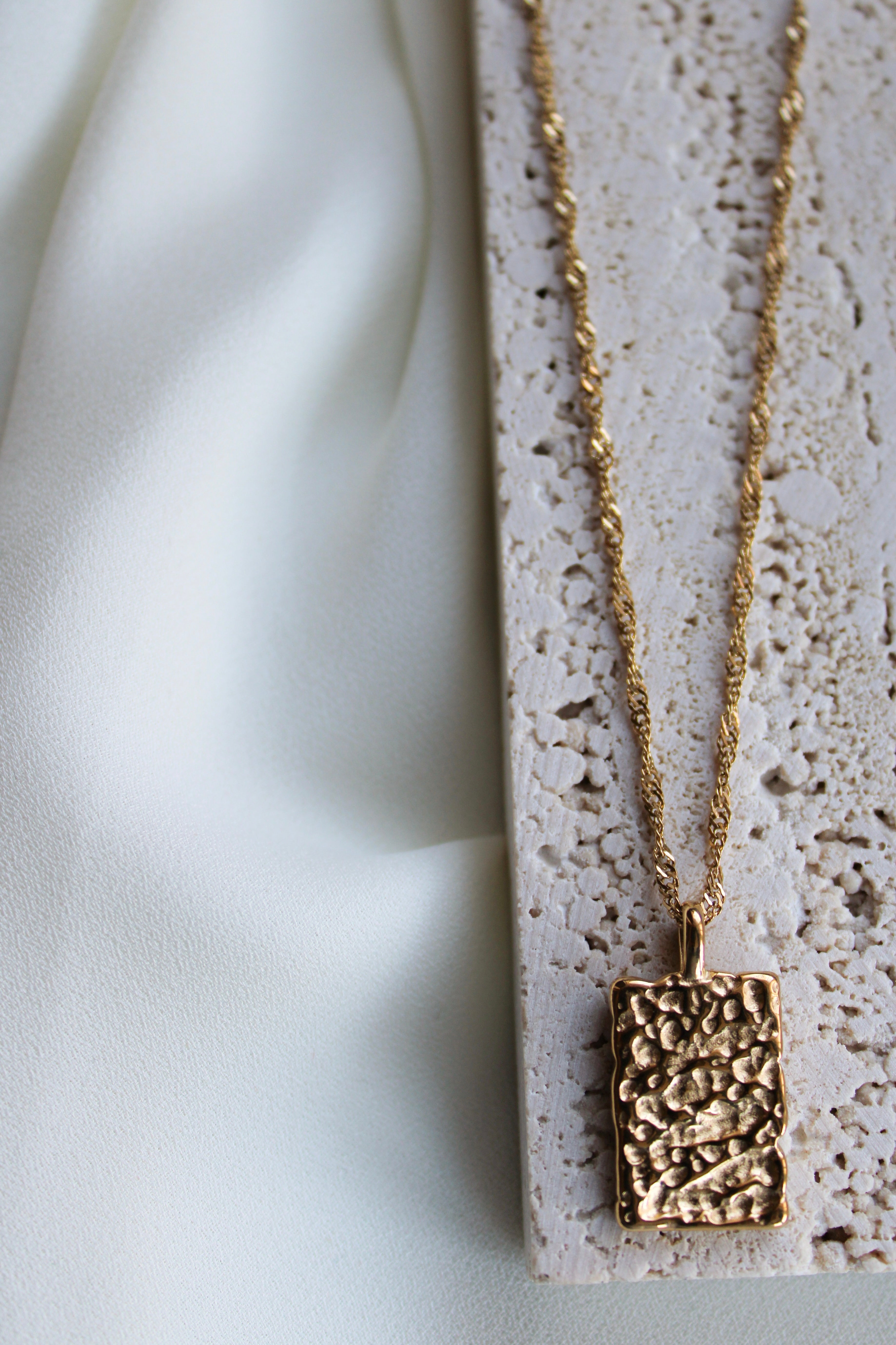 Ruffled Pendant Necklace