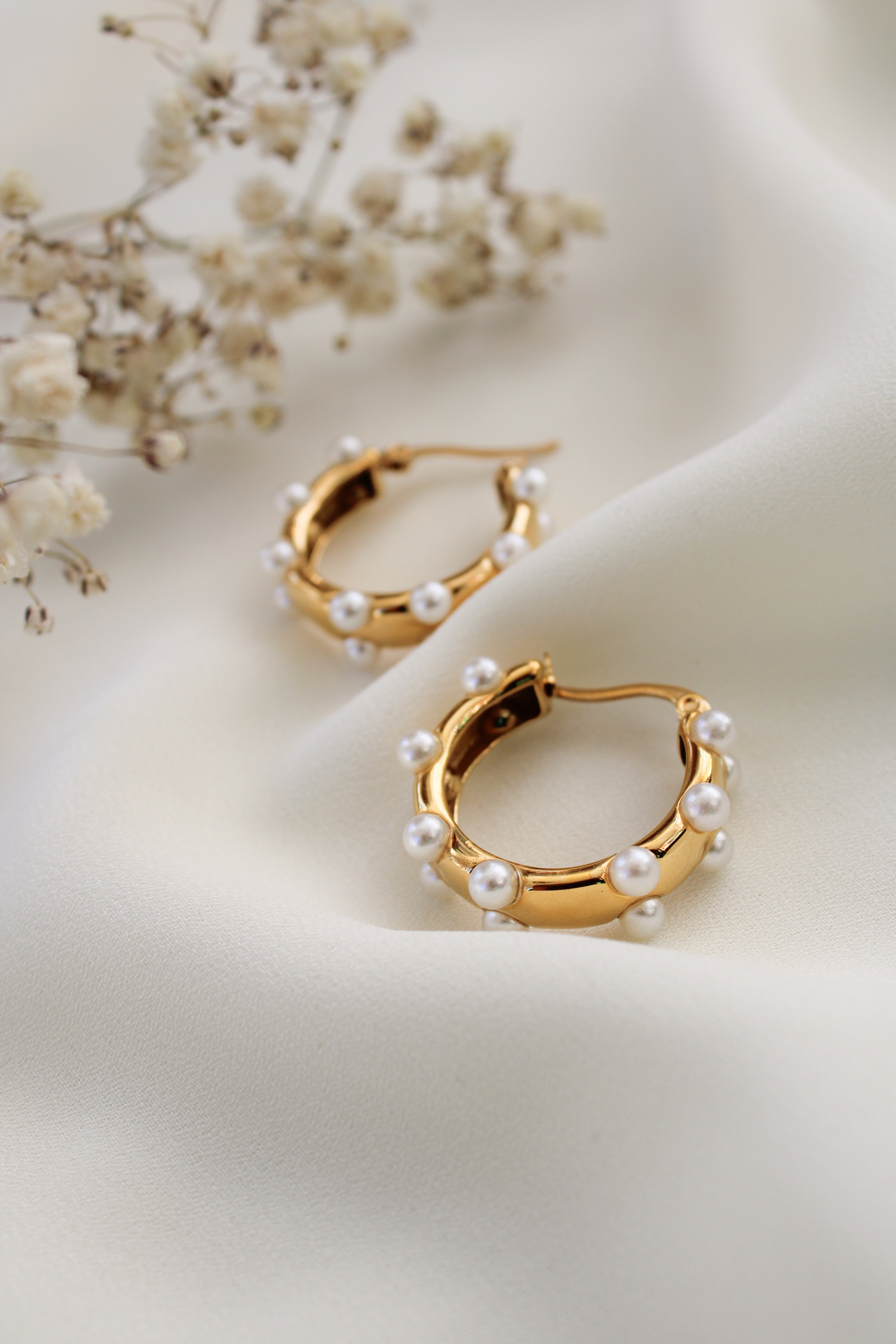 Yang Pearl Hoops