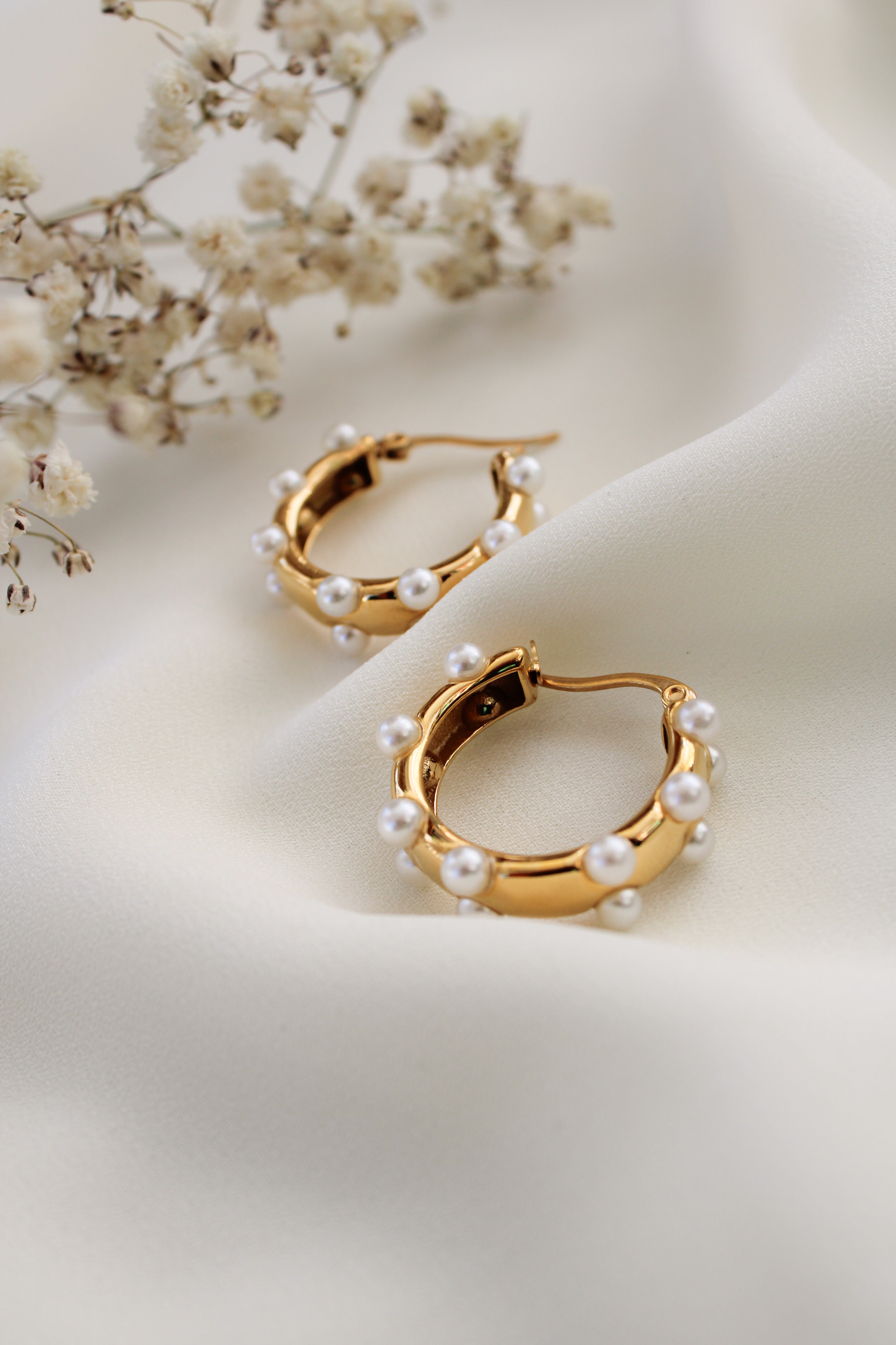Yang Pearl Hoops