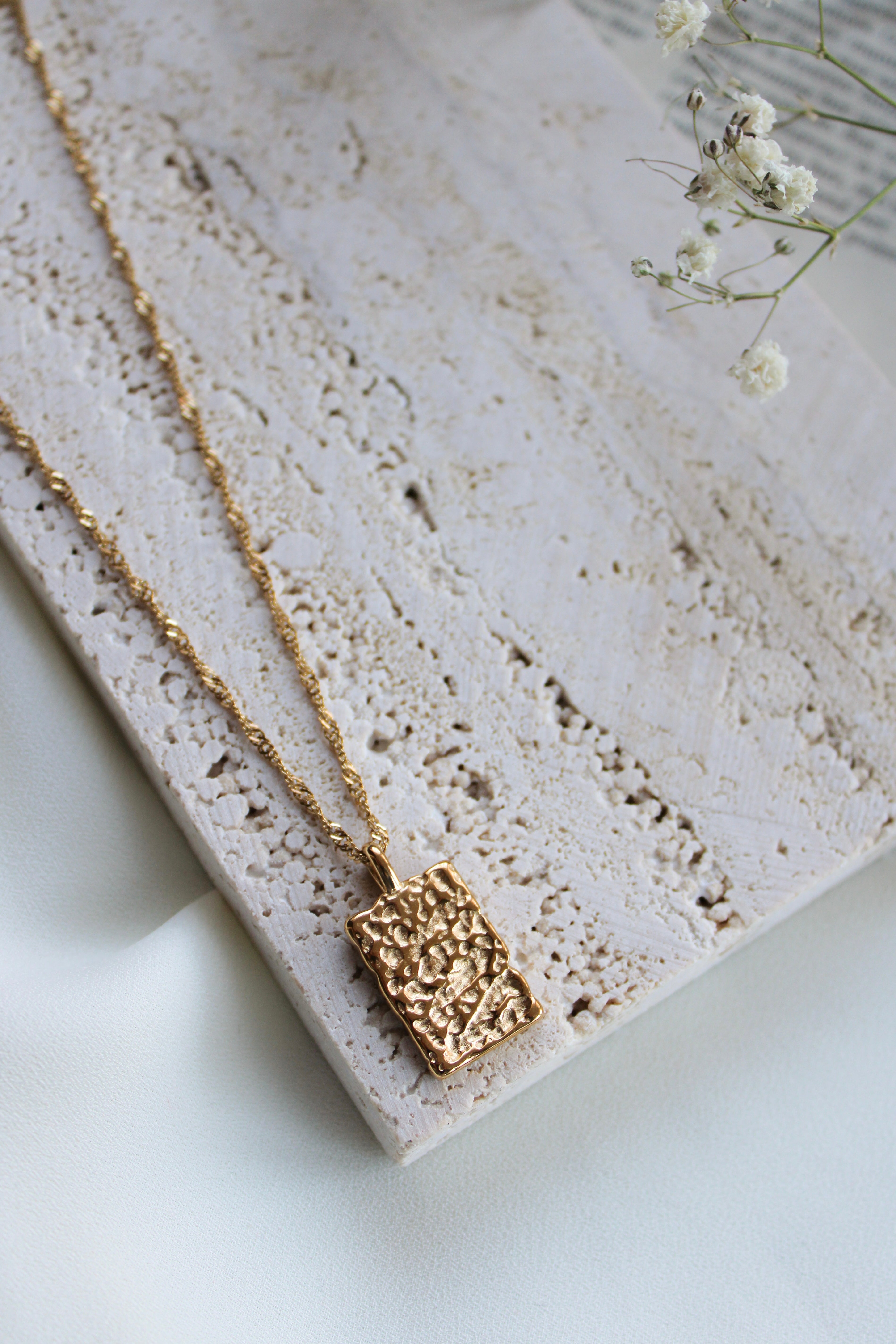 Ruffled Pendant Necklace
