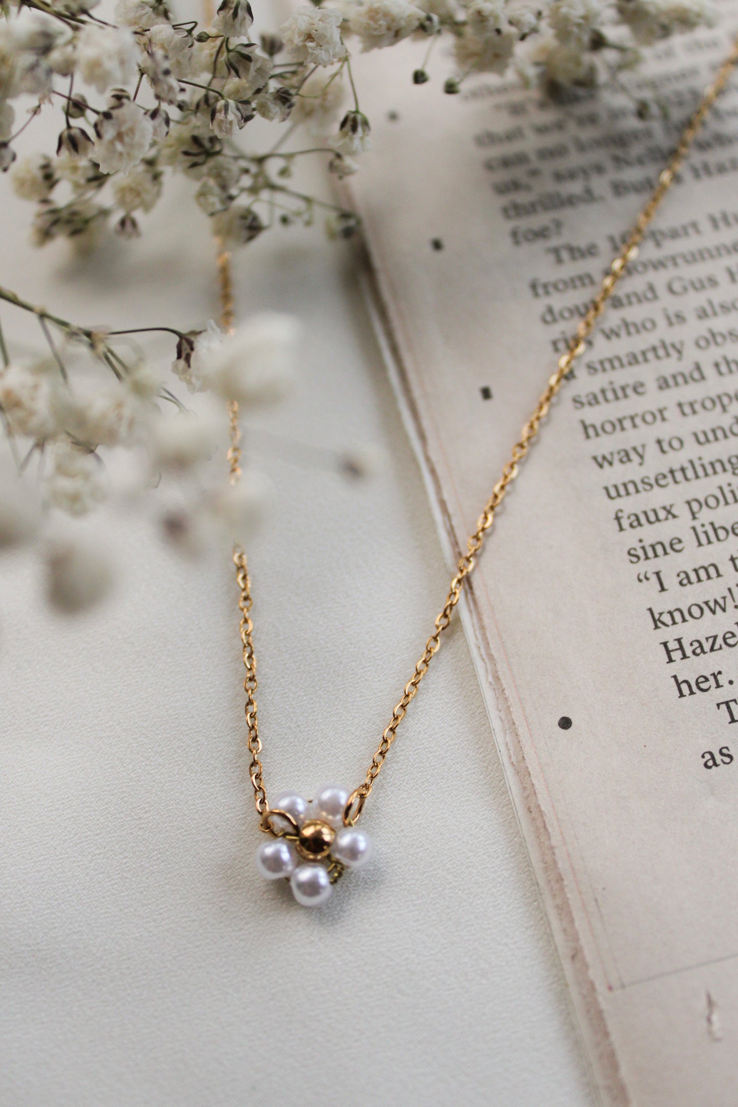 Daisy Necklace (Pearl)