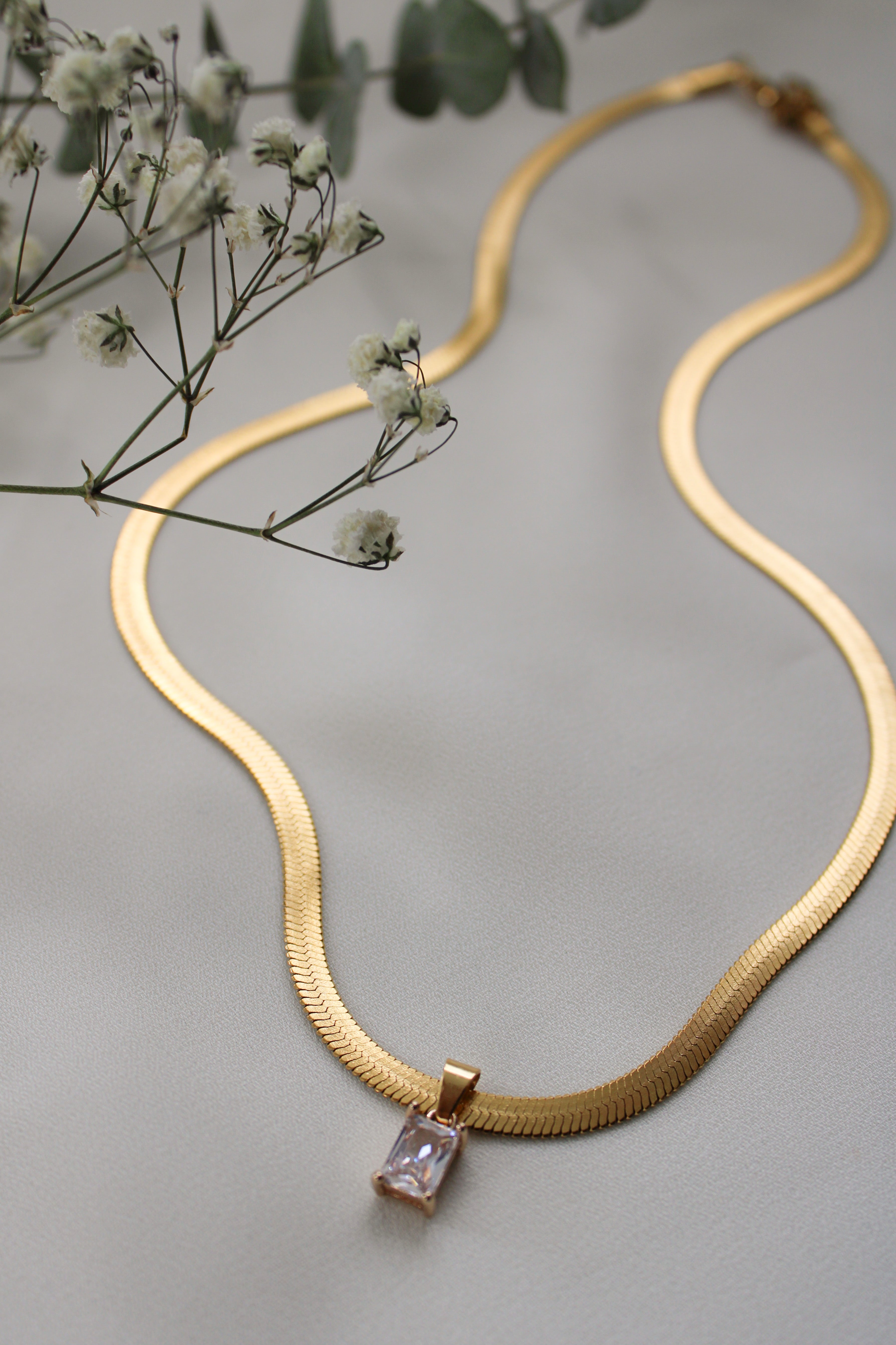 Taylor Necklace (clear)