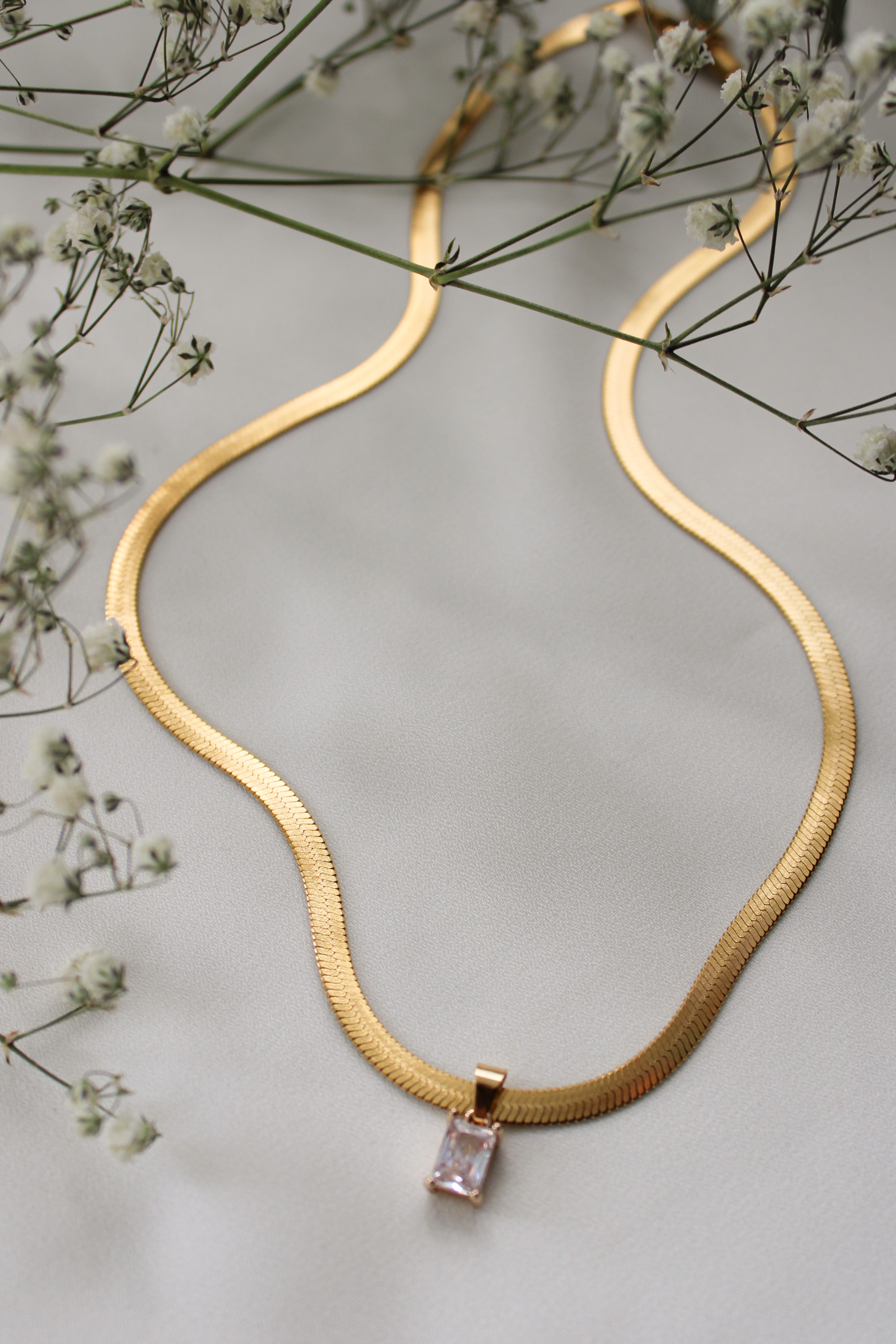 Taylor Necklace (clear)