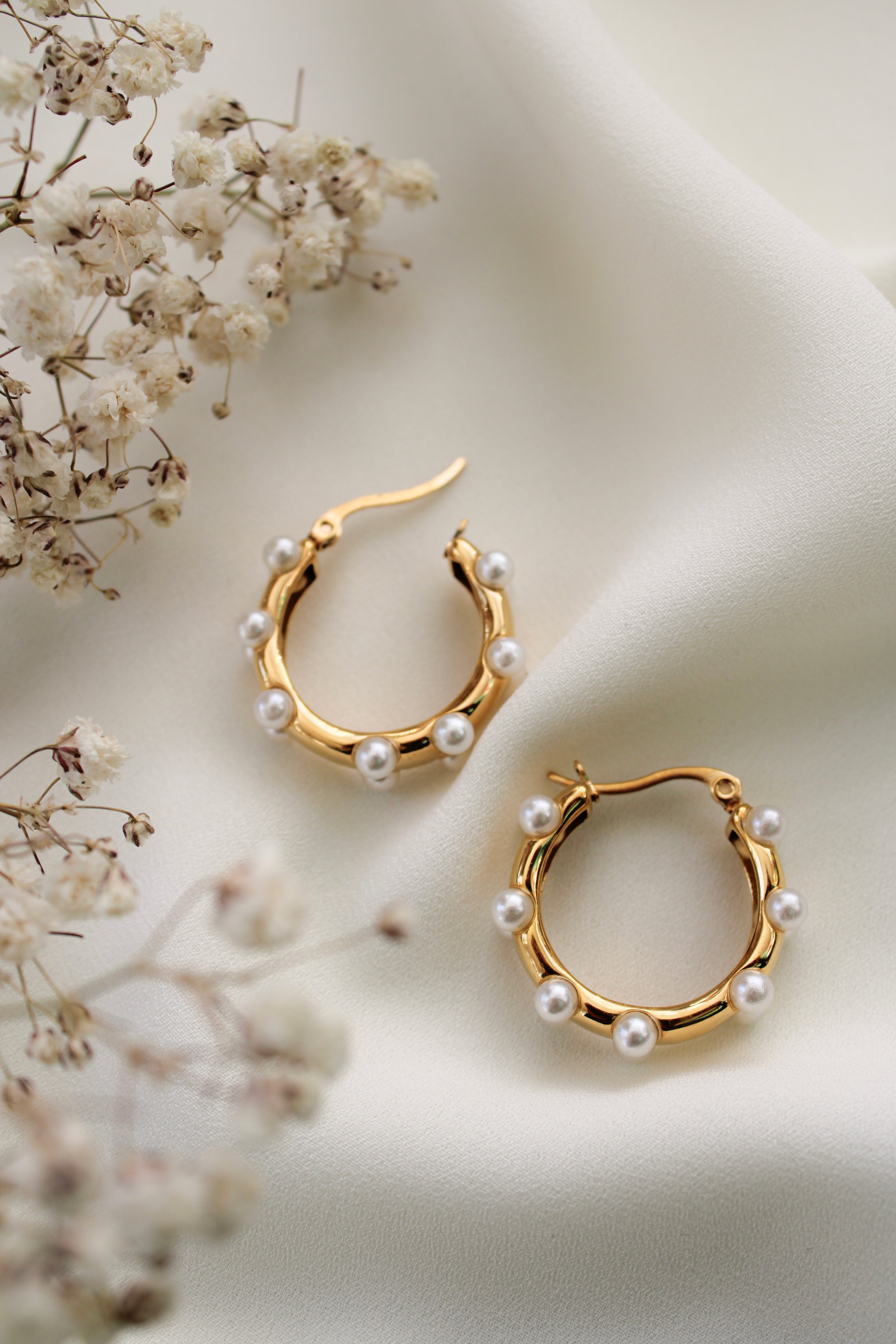 Yang Pearl Hoops
