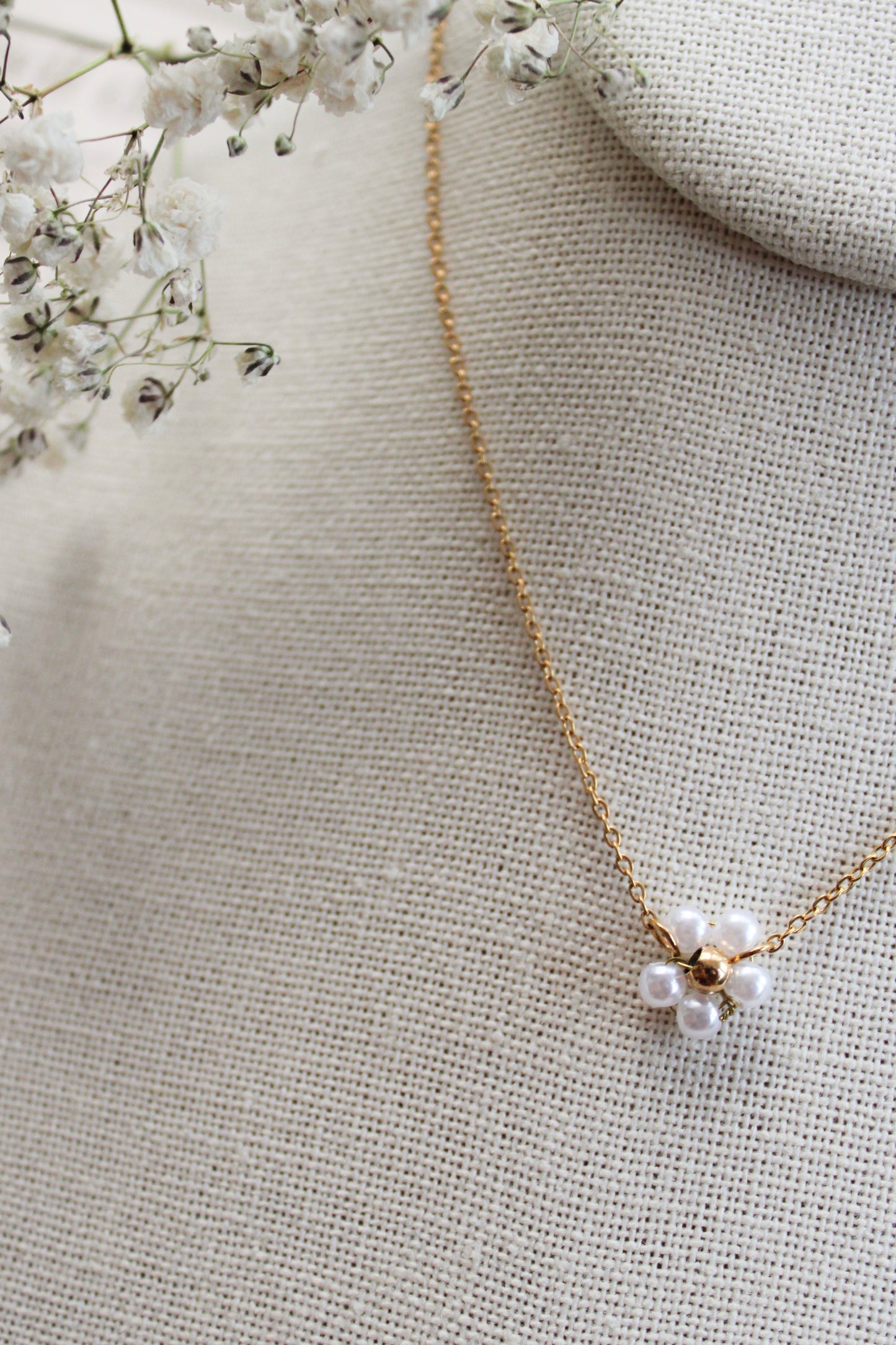 Daisy Necklace (Pearl)