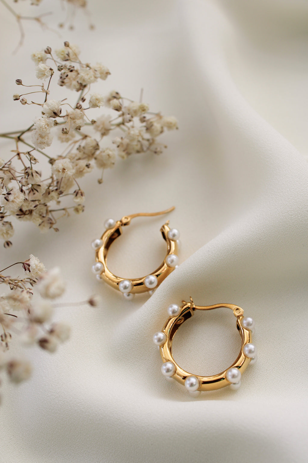 Yang Pearl Hoops