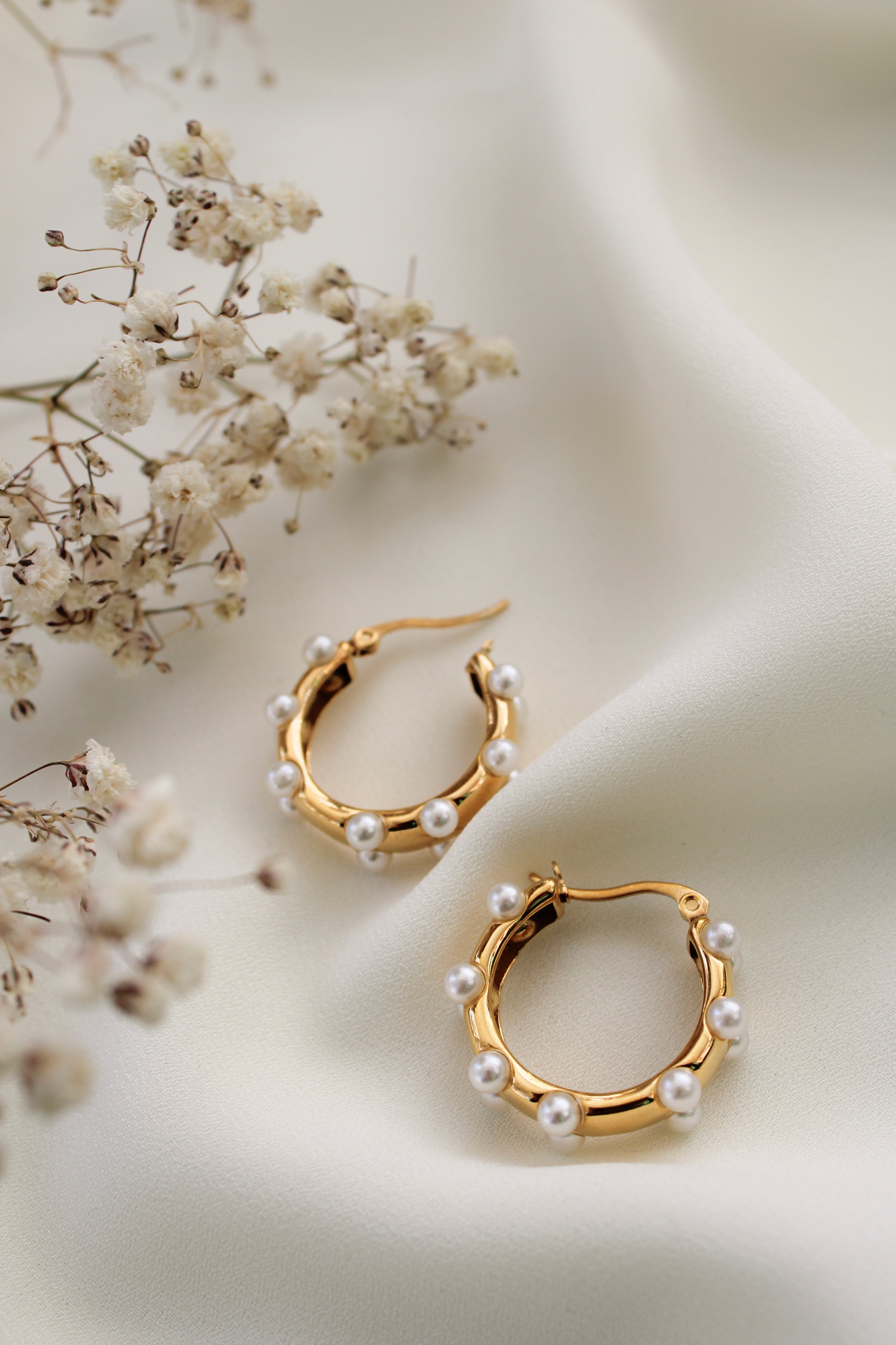 Yang Pearl Hoops