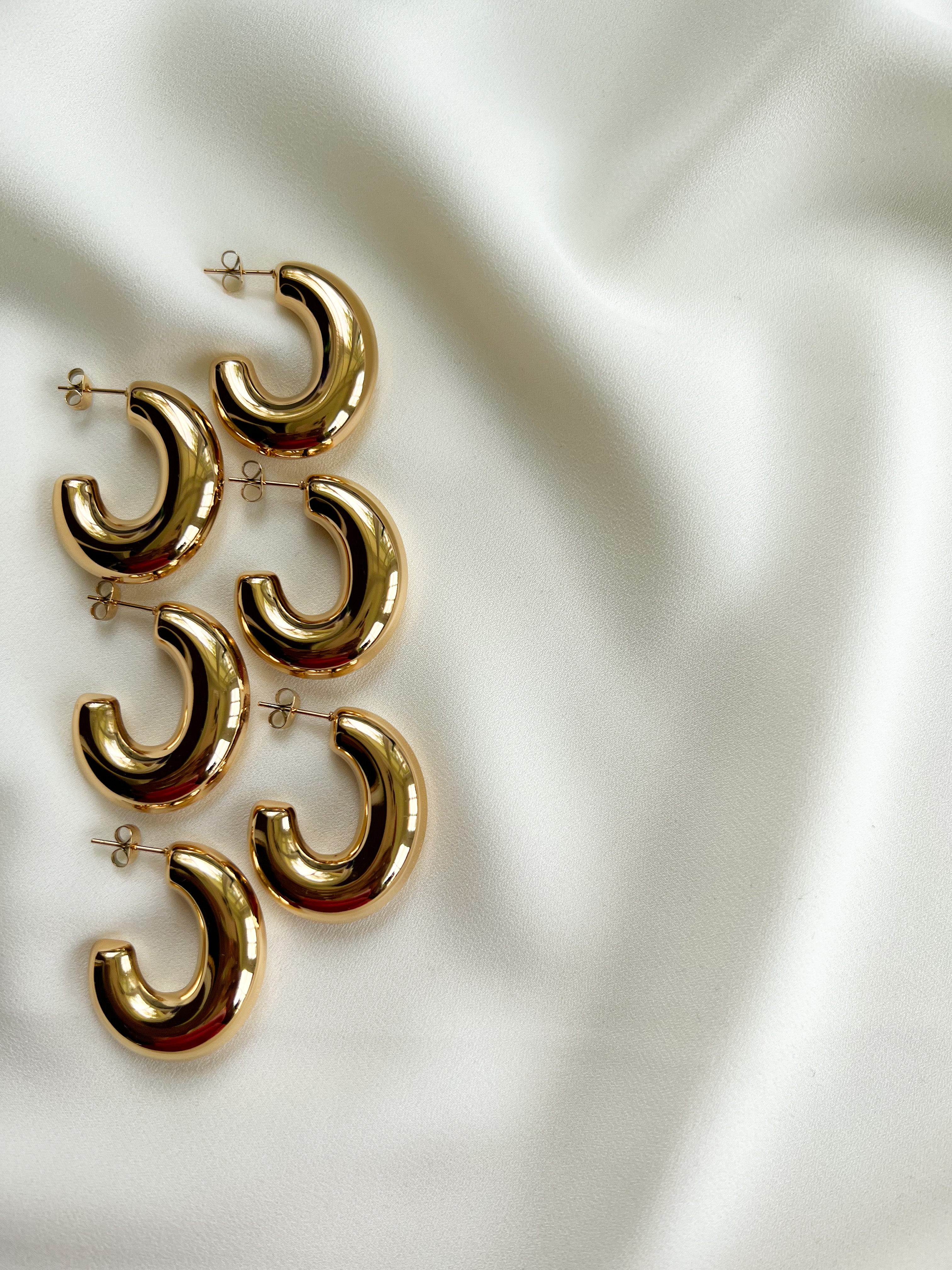 The Perfect (Oval) Chunky Hoop
