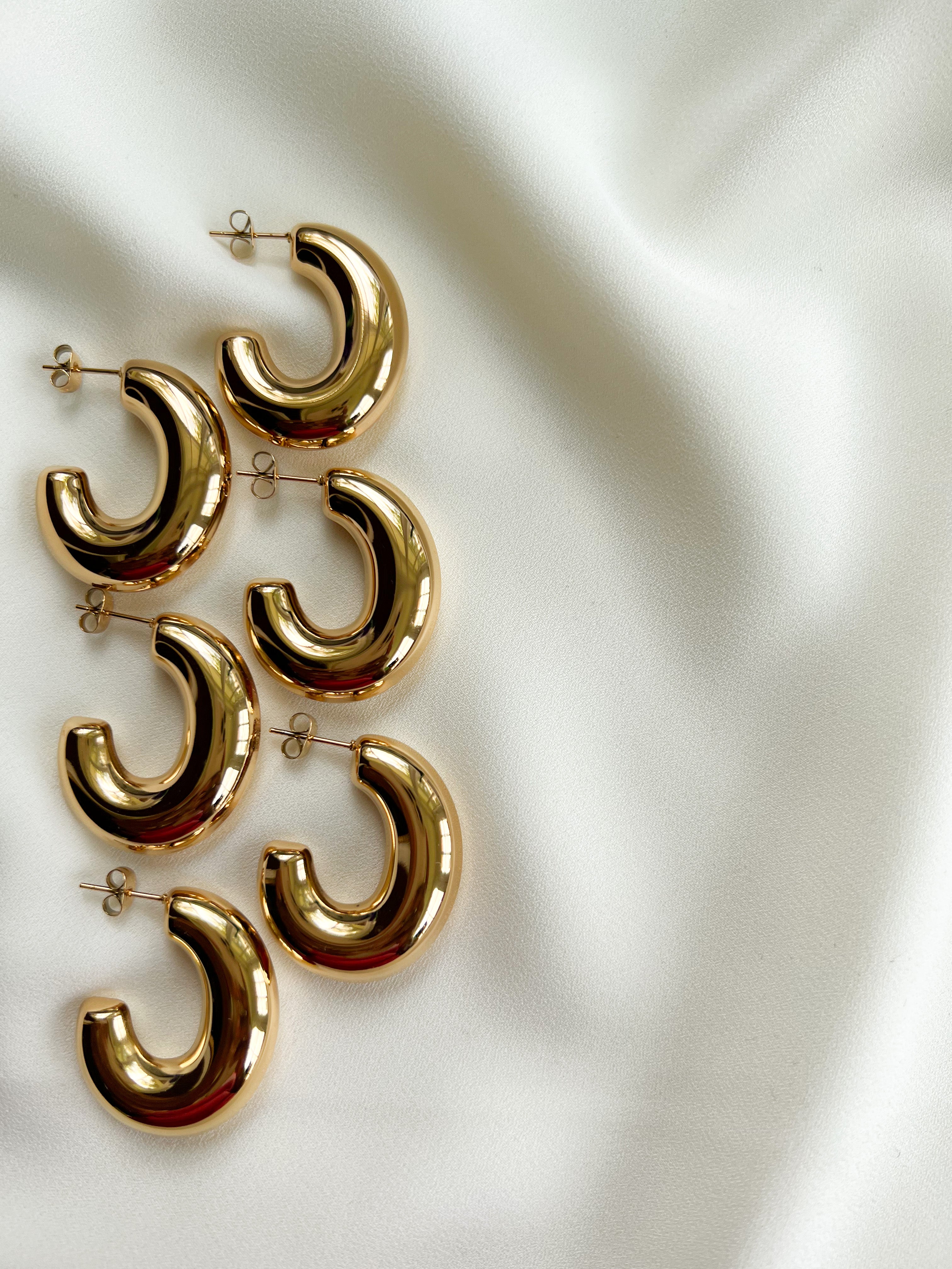 The Perfect (Oval) Chunky Hoop