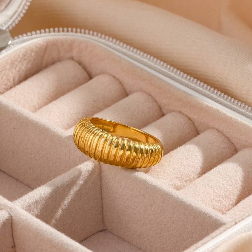 Thick Ribbed Ring