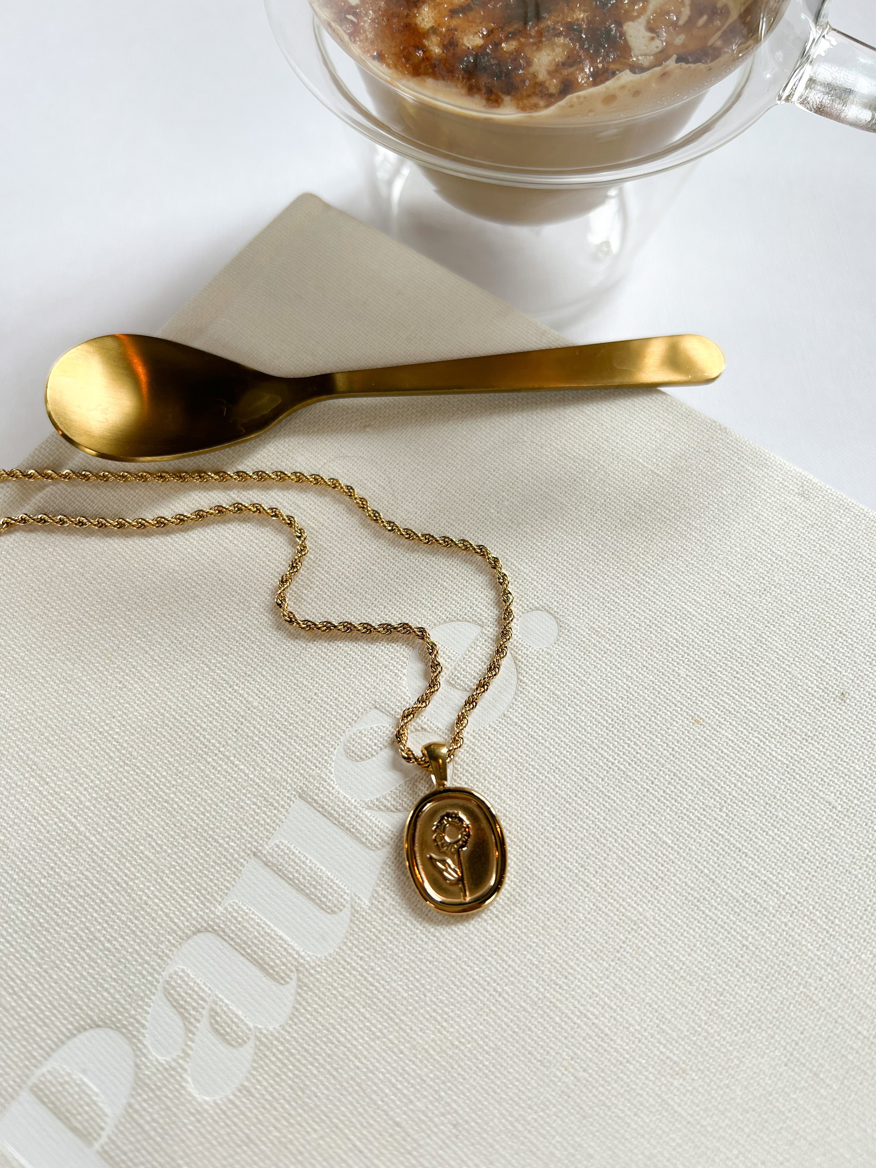 Retro Rose Pendant Necklace