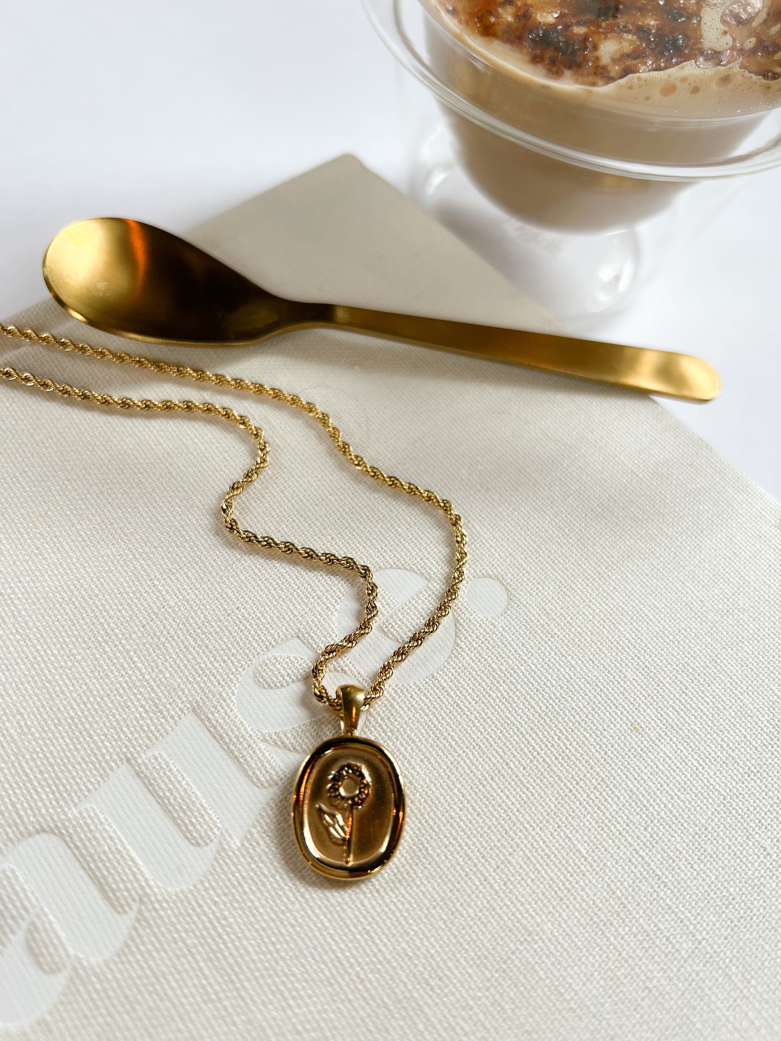 Retro Rose Pendant Necklace