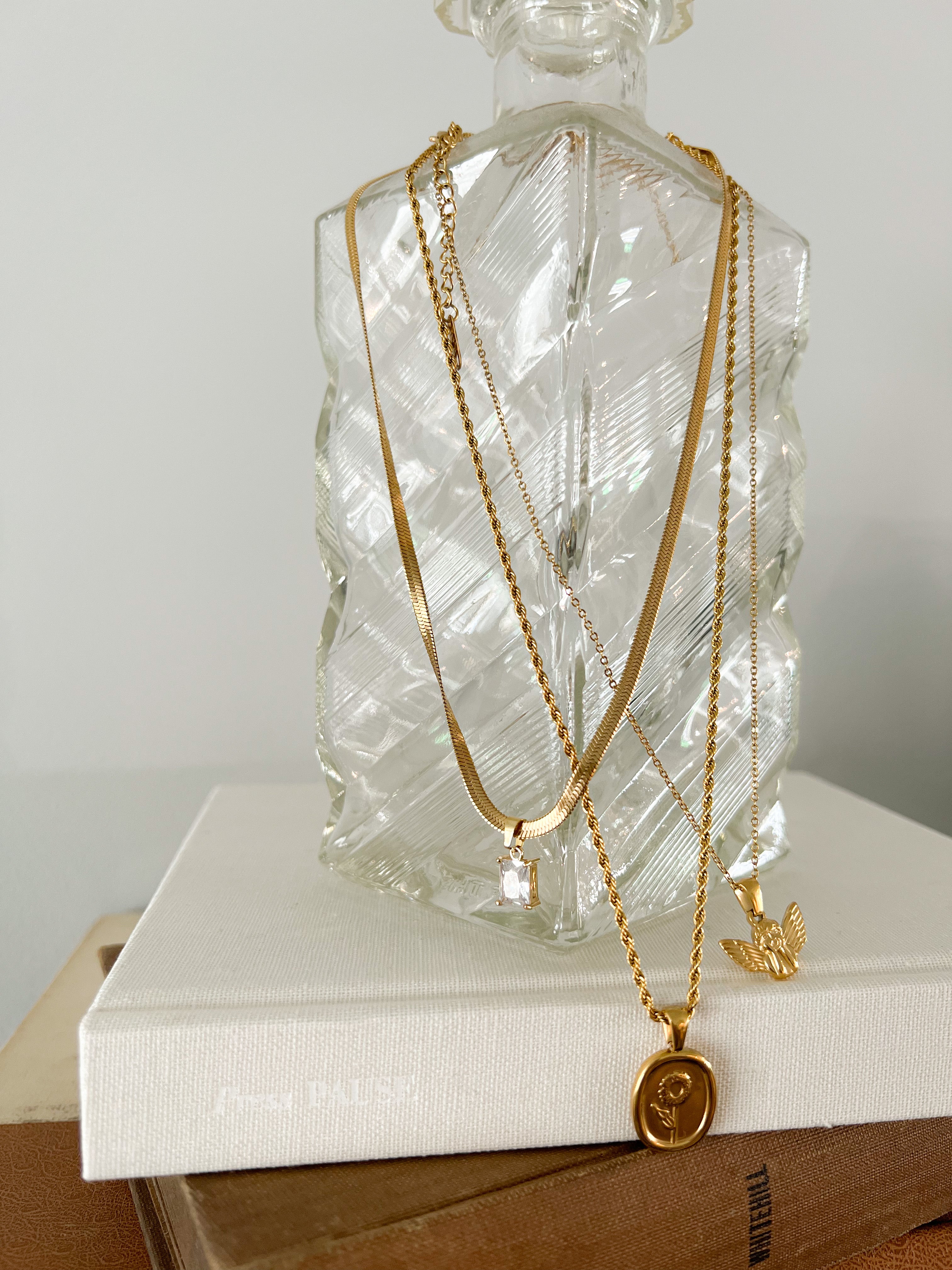 Retro Rose Pendant Necklace